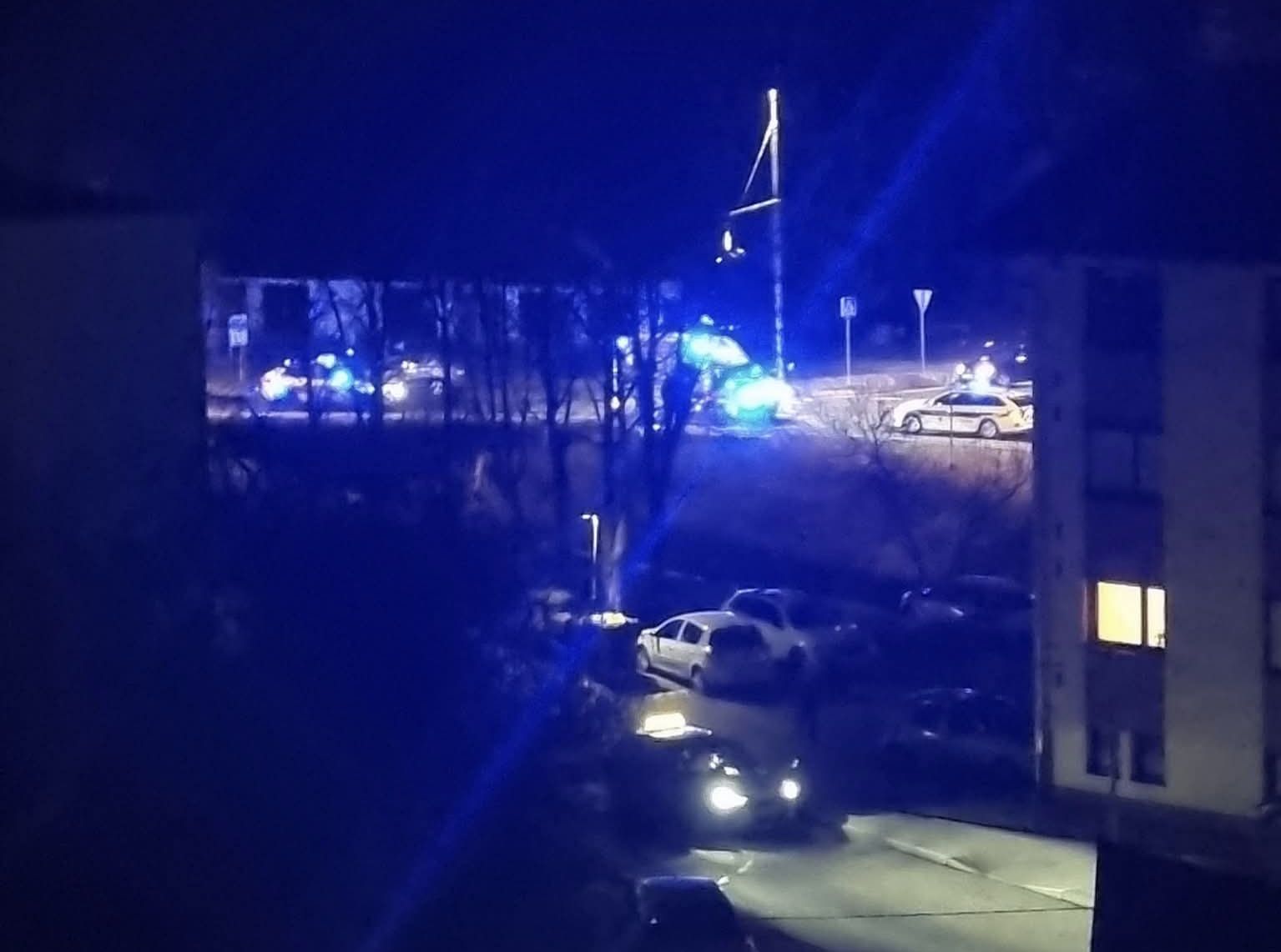 Na Ravnah pri Zdravstvenem domu je prišlo do prometne nesreče 