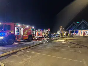 Na Holmcu zagorelo vozilo, poškodovan nihče