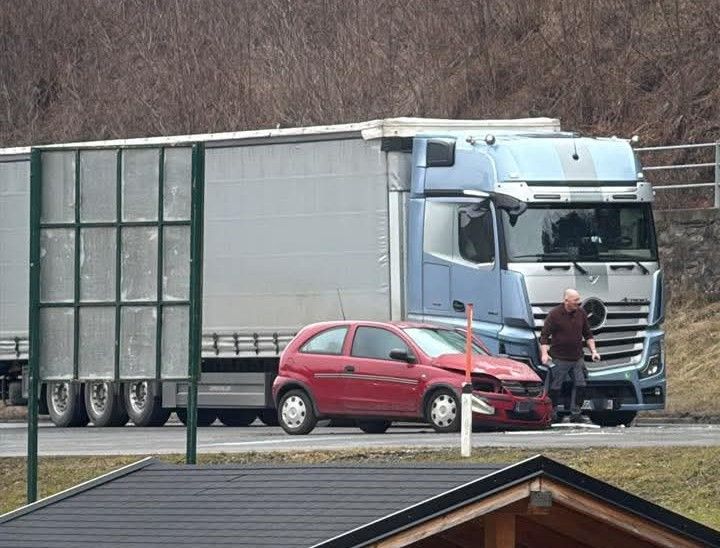 Previdno: Prišlo je do prometne nesreče v Dravogradu