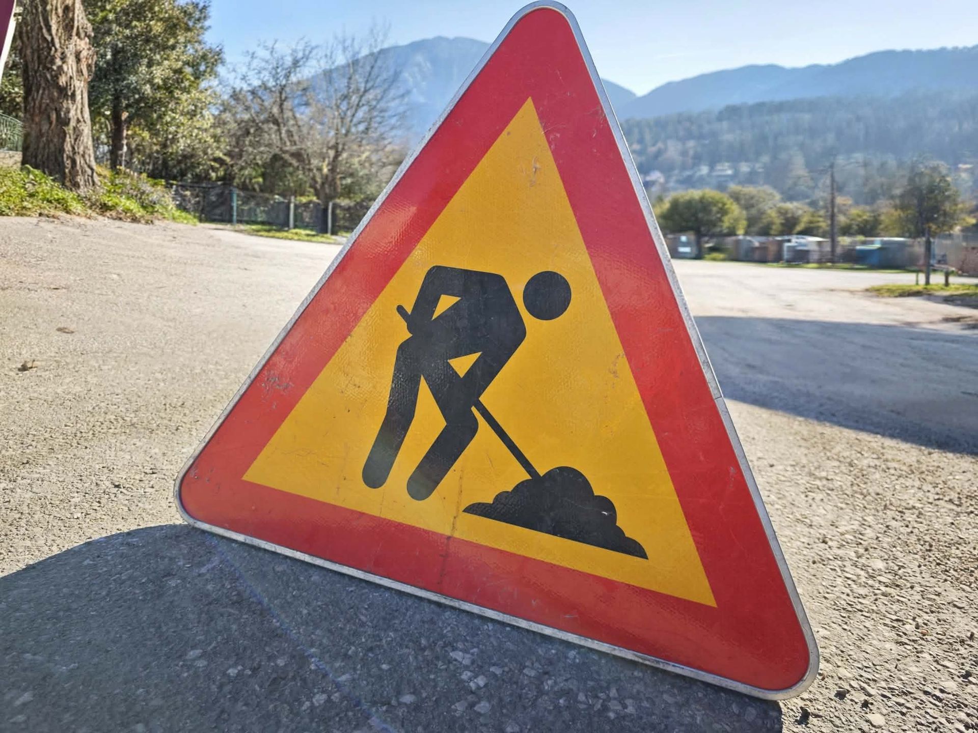 Do konca aprila popolna zapora ceste Ravne - Zadnji Dinar - Strojna