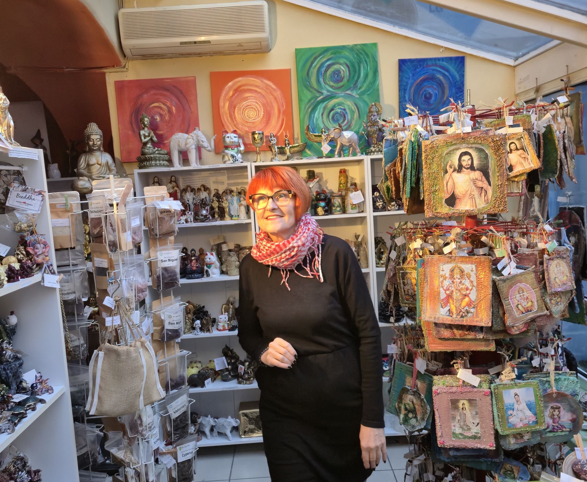 Vstopite v svet čarobnega s trgovino Čarnica