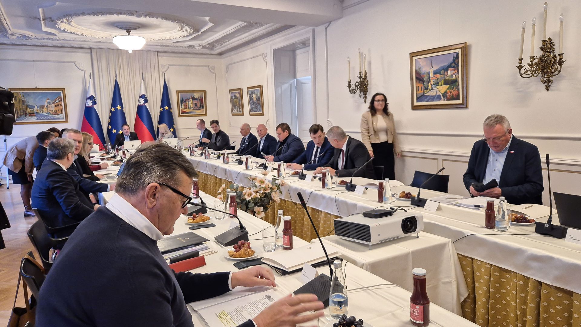 Vlada RS na Koroškem: Novinarska konferenca po terenski seji vlade