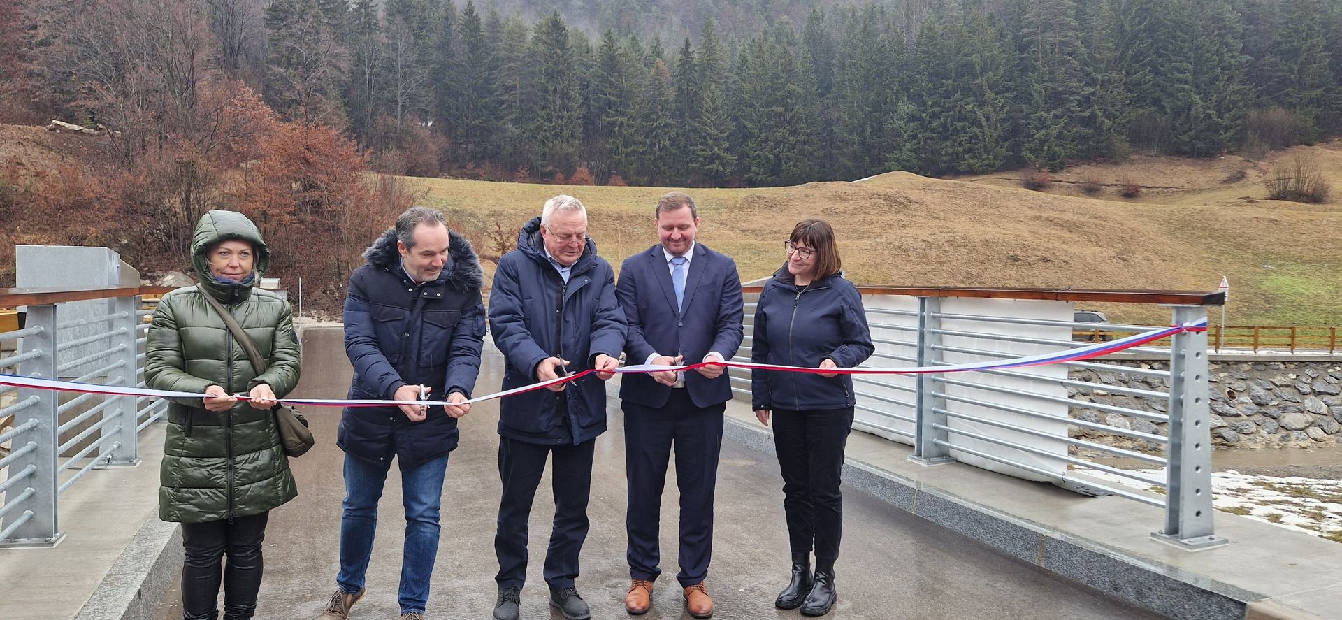 (FOTO) V Mežici slavnostno otvorili prenovljen Orešnikov most
