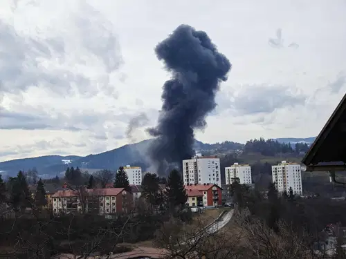 VIDEO: Intervencija v teku: Zagorelo v podjetju Sij Metal Ravne 