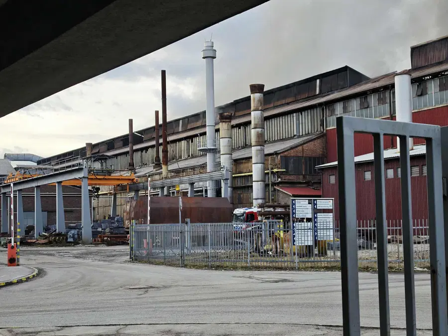 Požar v SIJ Metalu Ravne je pogašen, poškodovanih ni