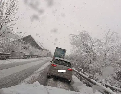 V Mislinji oviran promet, na Mislinjskem klancu popolna zapora