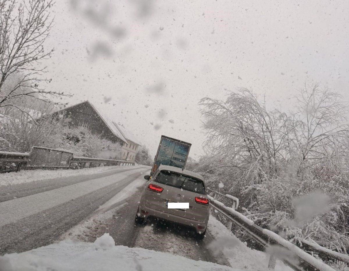 V Mislinji oviran promet, na Mislinjskem klancu popolna zapora