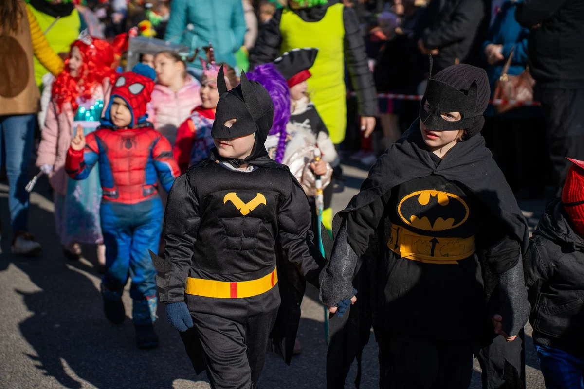 Zaradi otroške pustne povorke zapora ceste na Ravnah
