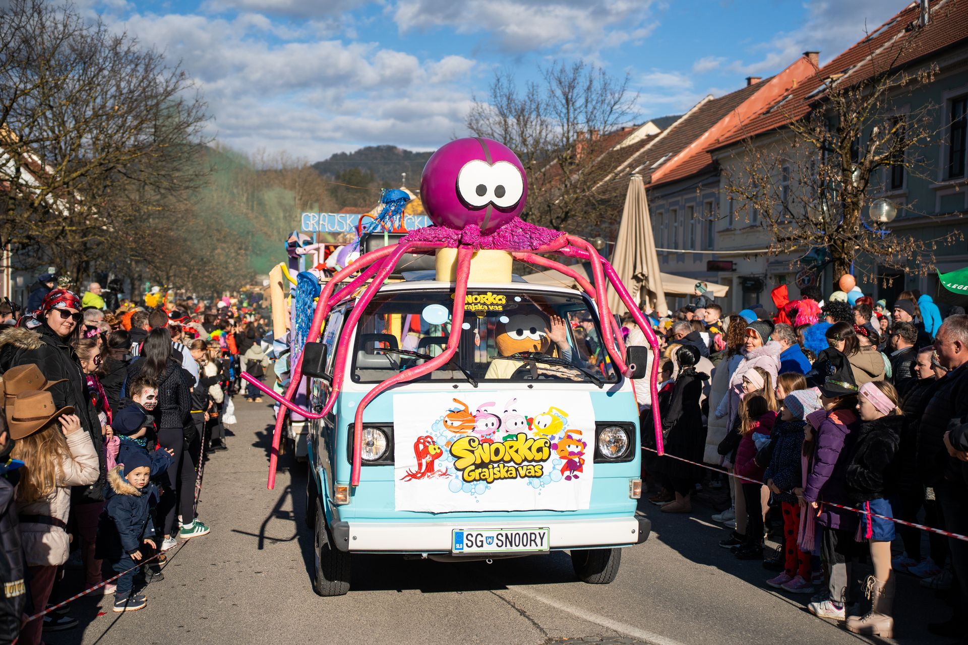 (VIDEO in FOTO) Pustni karneval napolnil Slovenj Gradec z dobro voljo in rekordno udeležbo
