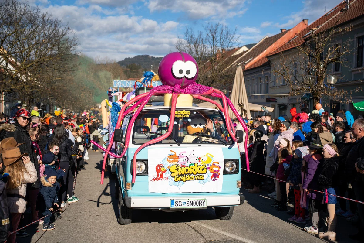 (VIDEO in FOTO) Pustni karneval napolnil Slovenj Gradec z dobro voljo in rekordno udeležbo