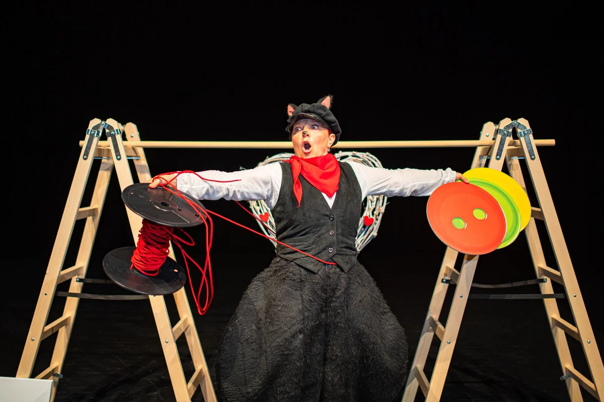 Doživite prigode zaljubljenega mačkona Berta v okviru Abonzmajčka