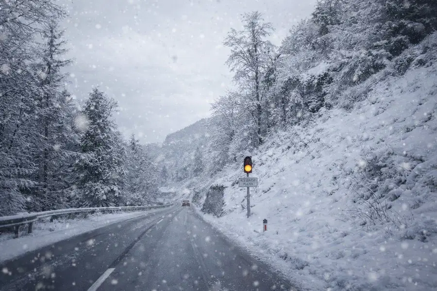 Bralce zaskrbela rdeča luč na semaforju za proženje plazov, VOC odgovarja