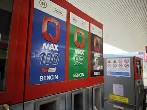 Na nekaterih bencinskih servisih občasno zmanjka goriva, županja Črne ostro nad Petrol