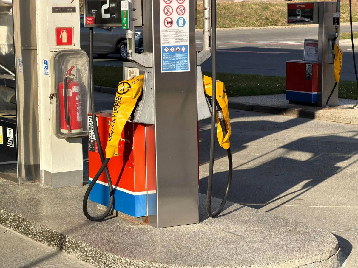 Petrol miri: Oskrba slovenskega trga z gorivi ostaja stabilna