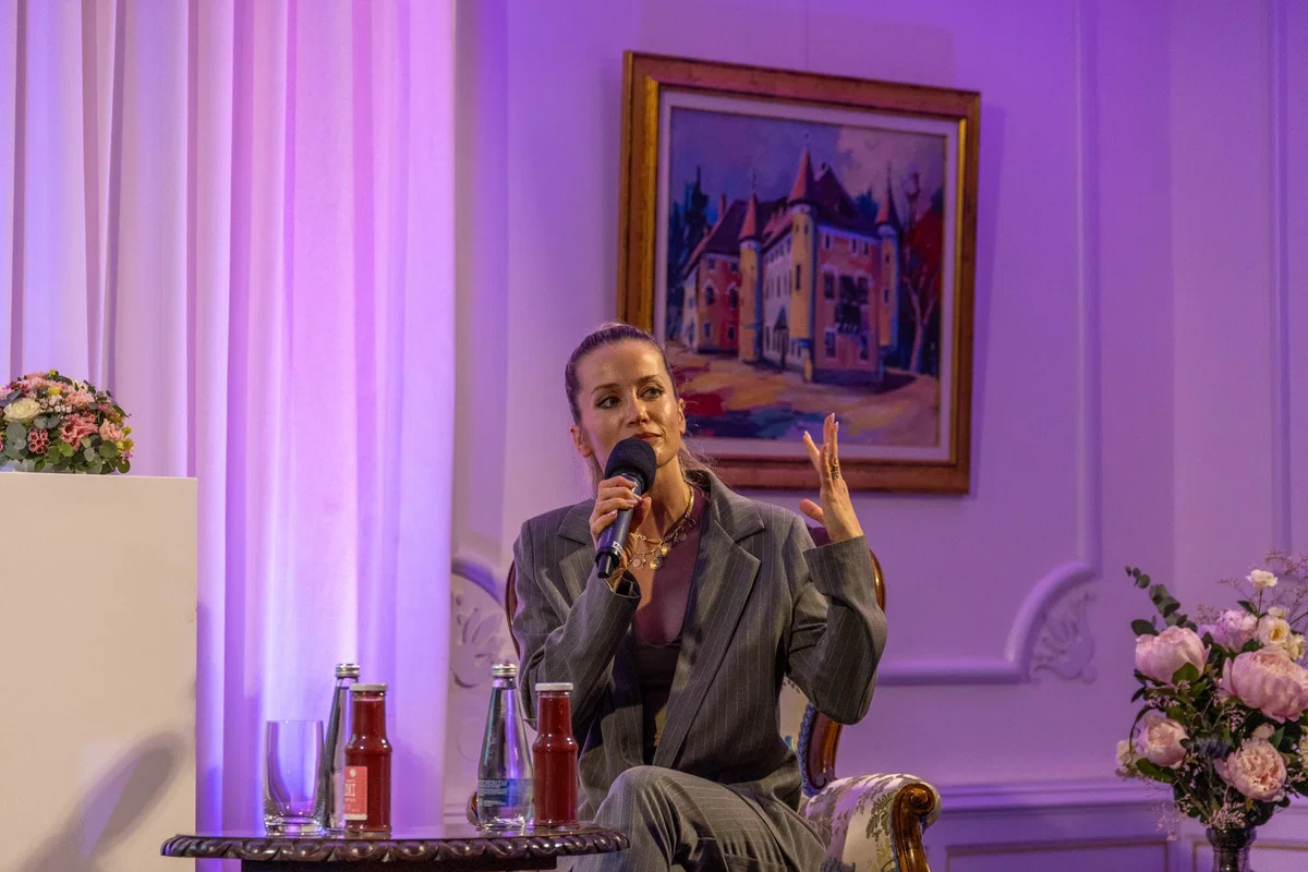 (FOTO) ONA – kot navdih: Večer pogumnih žensk z Nino Grilc