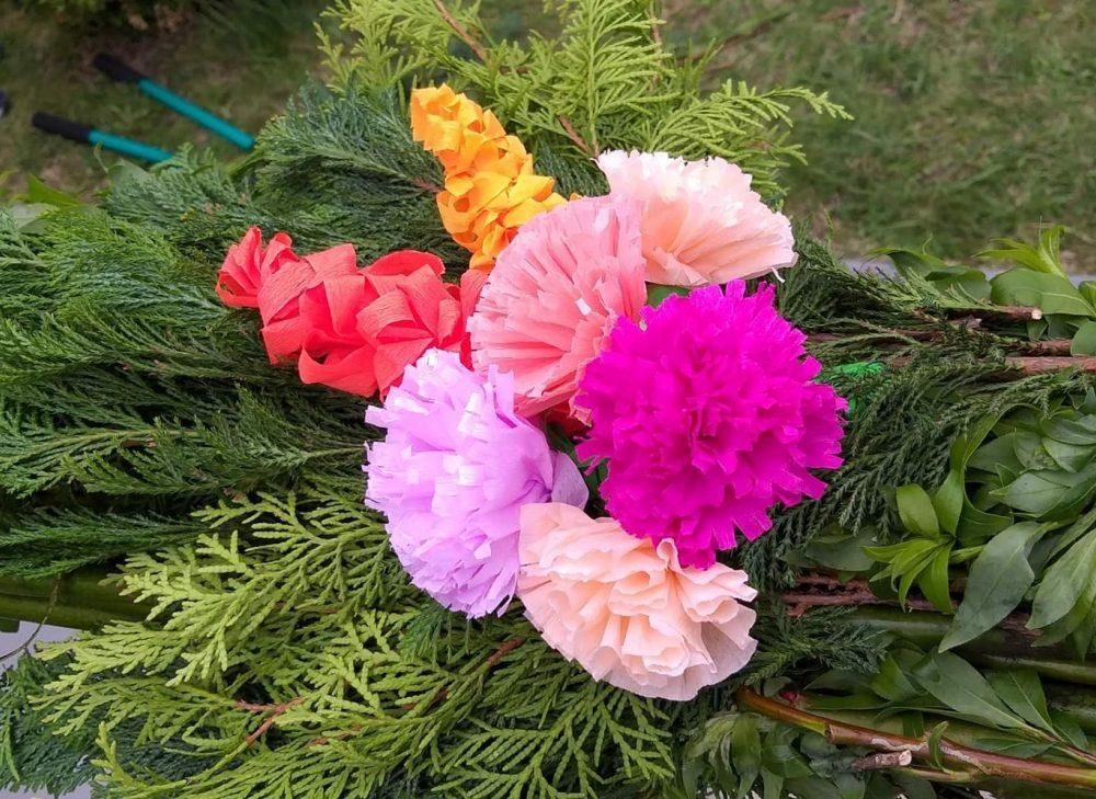 Kristjani na cvetno nedeljo k mašam z butarami in oljčnimi vejicami 