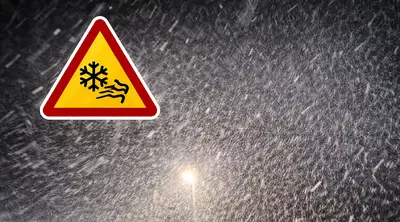 V četrtek zjutraj marsikje zimske razmere: Izdanih več opozoril in omejitev