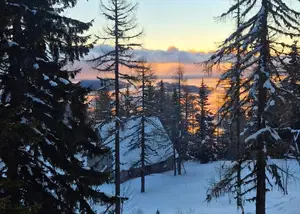 Zima na gori še vztraja, ta vikend vabljeni na Peco