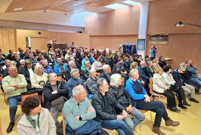 (FOTO) V Mislinji uspešno izvedli preventivno predavanje za starejše udeležence v prometu