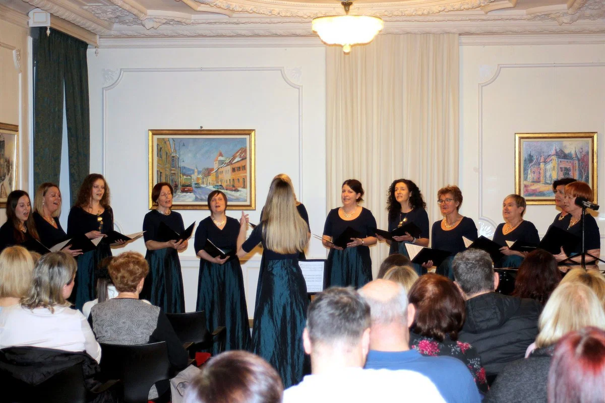 (FOTO) V Dvorcu Bukovje je odmevala ubrana zborovska pesem