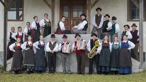 Ob 45-letnici folklorne tradicije: Pridruži se slavnostnemu večeru v Črni na Koroškem