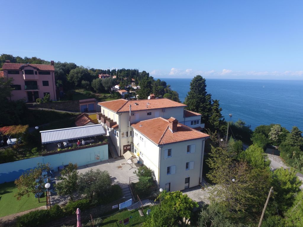 Prvomajski prazniki ob morju: Izkoristite ugodno ponudbo v Počitniškem domu Fiesa