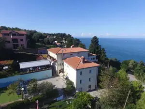 Prvomajski prazniki ob morju: Izkoristite ugodno ponudbo v Počitniškem domu Fiesa