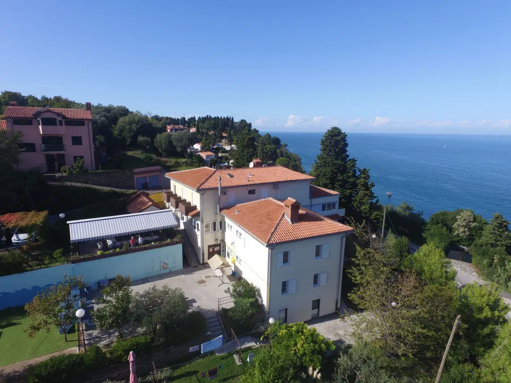 Prvomajski prazniki ob morju: Izkoristite ugodno ponudbo v Počitniškem domu Fiesa