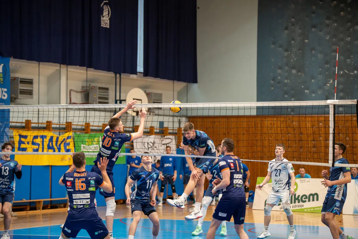 VIDEO IN FOTO: Mlada ekipa OK Fužinar zaključila odlično sezono v četrtfinalu