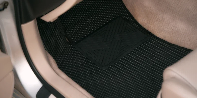 Gumi tepihi za avto: kaj morate vedeti pred nakupom