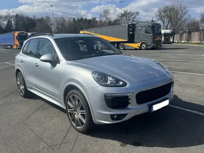 Policisti 26-letnemu vozniku zasegli ukradeno vozilo Porsche Cayenne