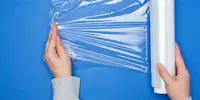 Stretch folija: Kaj je, kdaj pride prav in kako jo izbrati?