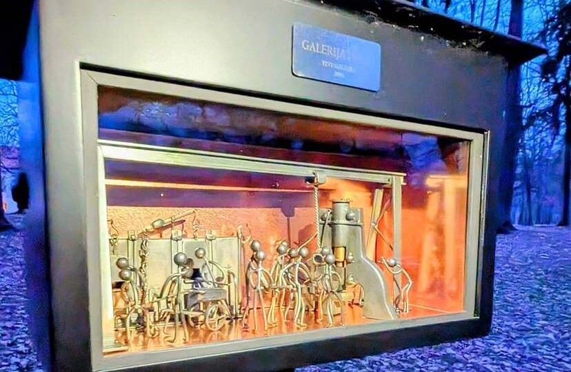 (FOTO) V Galeriji Frida na Ravnah na ogled nova razstava Tadeja Šteharnika