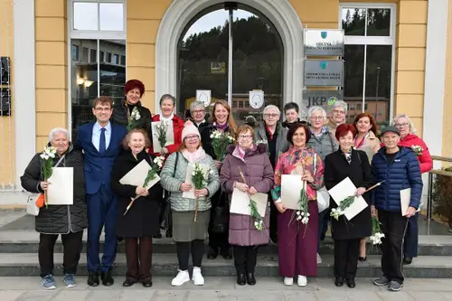  Ob zaključku megagobelina župan dr. Tomaž Rožen podelil spominske zahvalne listine 