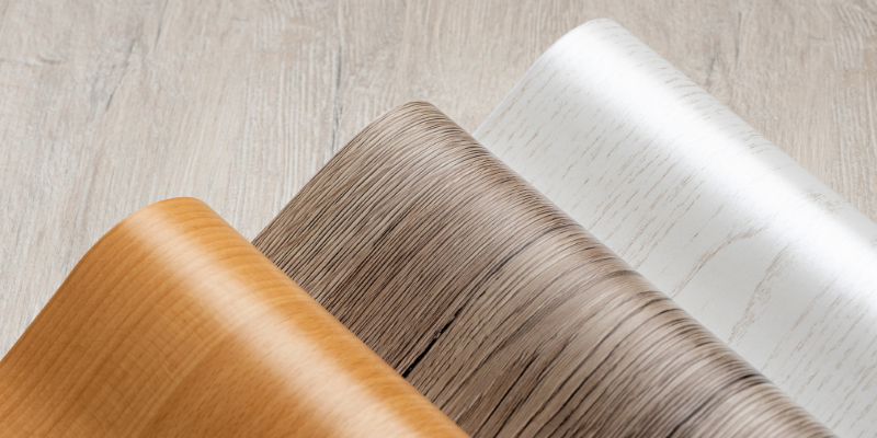 Vinilne talne obloge: Zakaj jih zadnja leta srečamo skoraj povsod