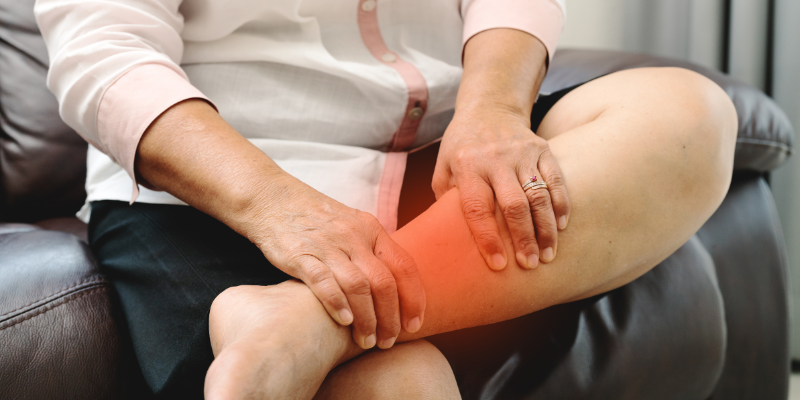 Boleče noge: Vzroki, simptomi in kdaj k zdravniku