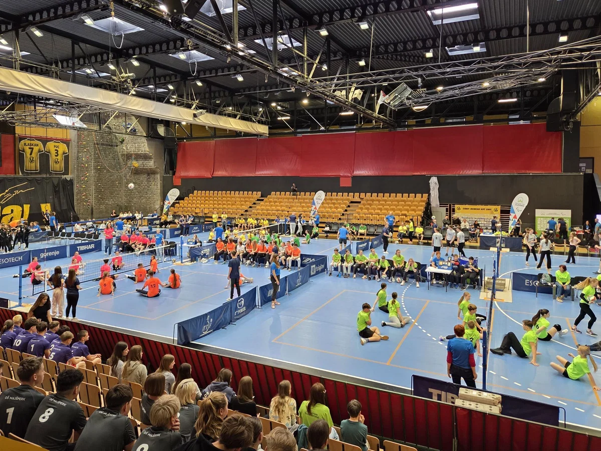 Učenci OŠ Šempeter v Savinjski dolini osvojili prvo mesto na Lidlovem turnirju v odbojki sede