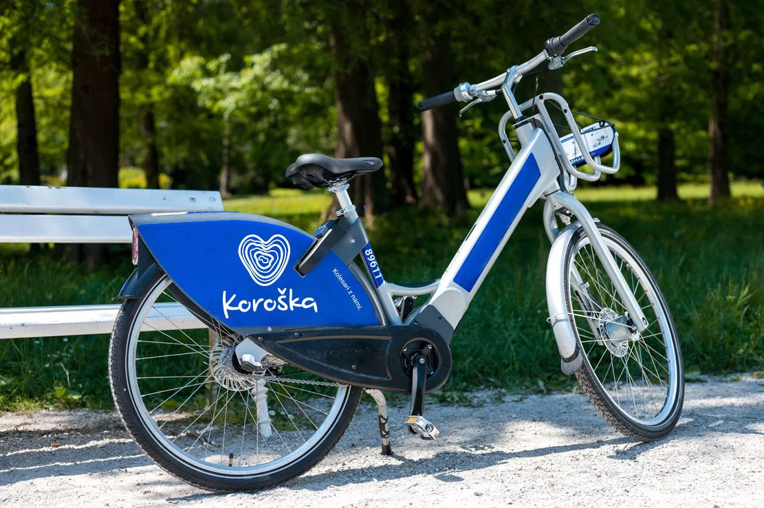 Sistem izposoje javnih e-koles v Mislinjski in Dravski dolini prejel sofinanciranje