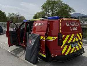 V Slovenj Gradcu naj bi prišlo do izliva neznane snovi v reko, gasilci odhiteli na intervencijo