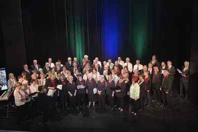 Srečanje pevskih zborov društev upokojencev v Mežici gostilo sedem zborov