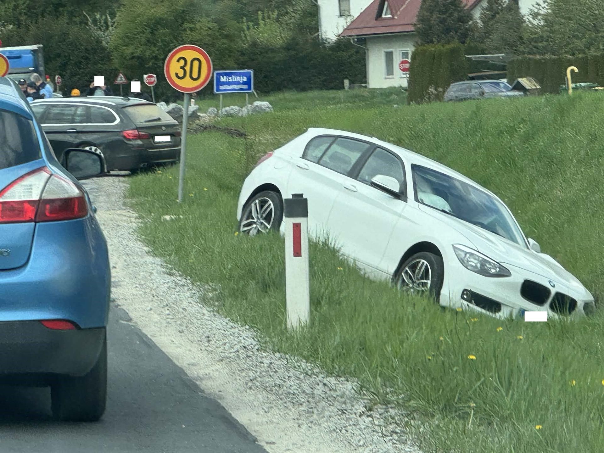 Pozor: Prišlo je do prometne nesreče v Otiškem Vrhu