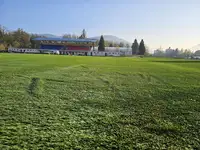Na stadionu na Ravnah danes položili travo (FOTO)