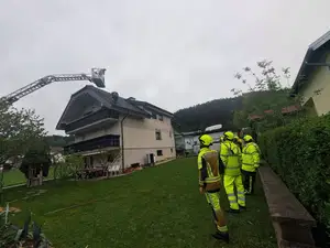 (FOTO) Silovit veter razdejal Pameče: Gasilci posredovali na kar osmih lokacijah