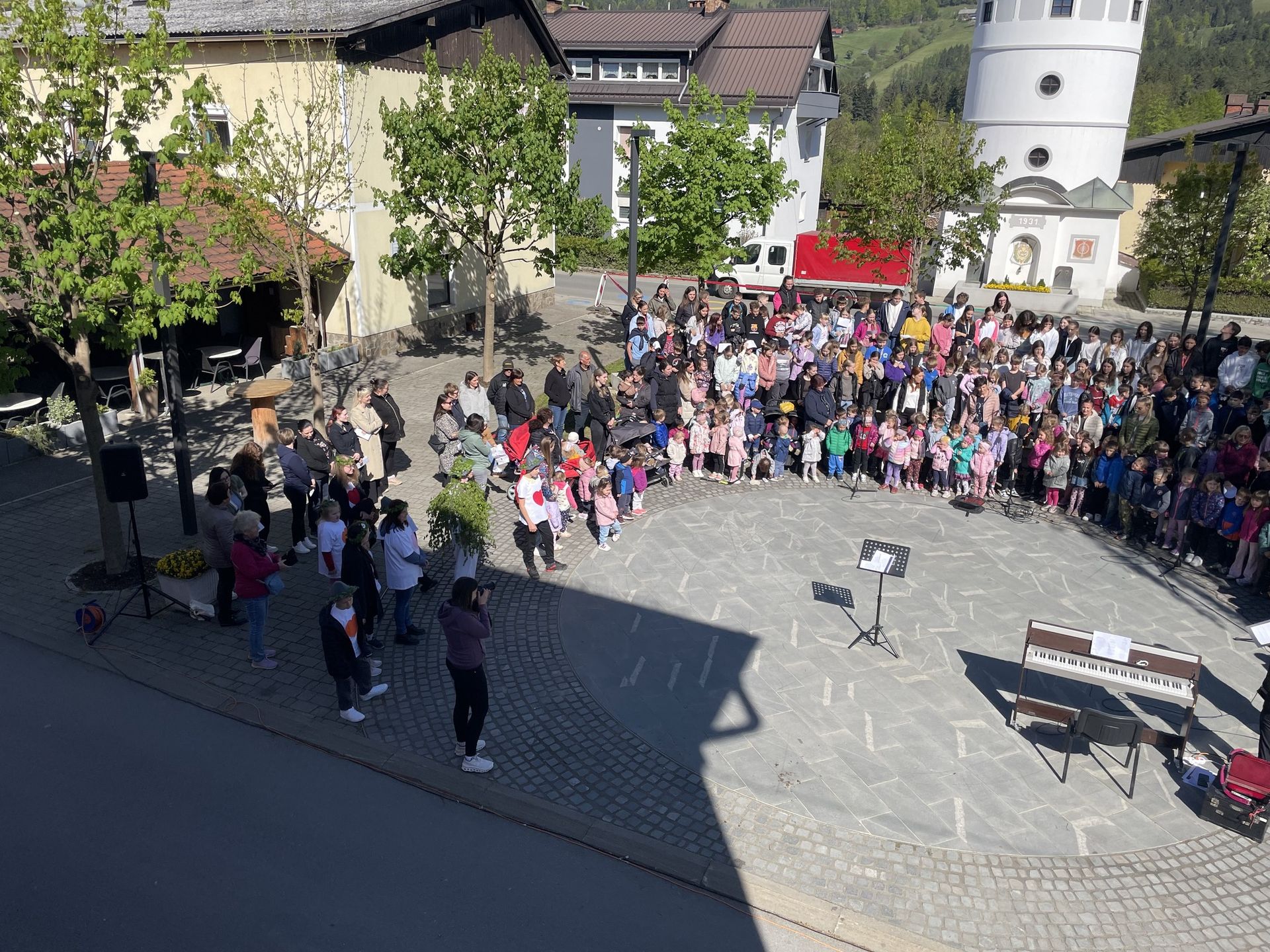 Na Muti uspešno izvedli Vseslovensko petje s srci