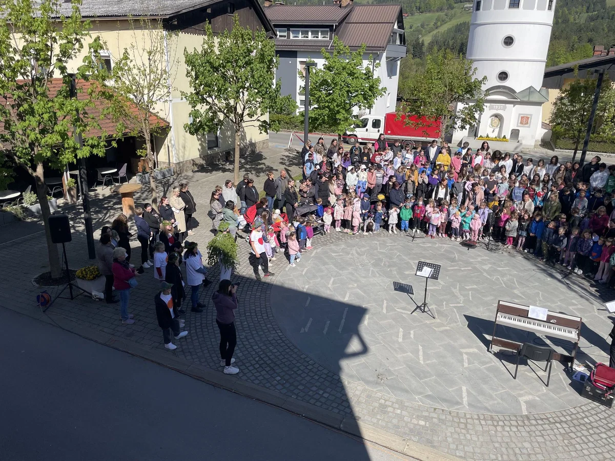 Na Muti uspešno izvedli Vseslovensko petje s srci