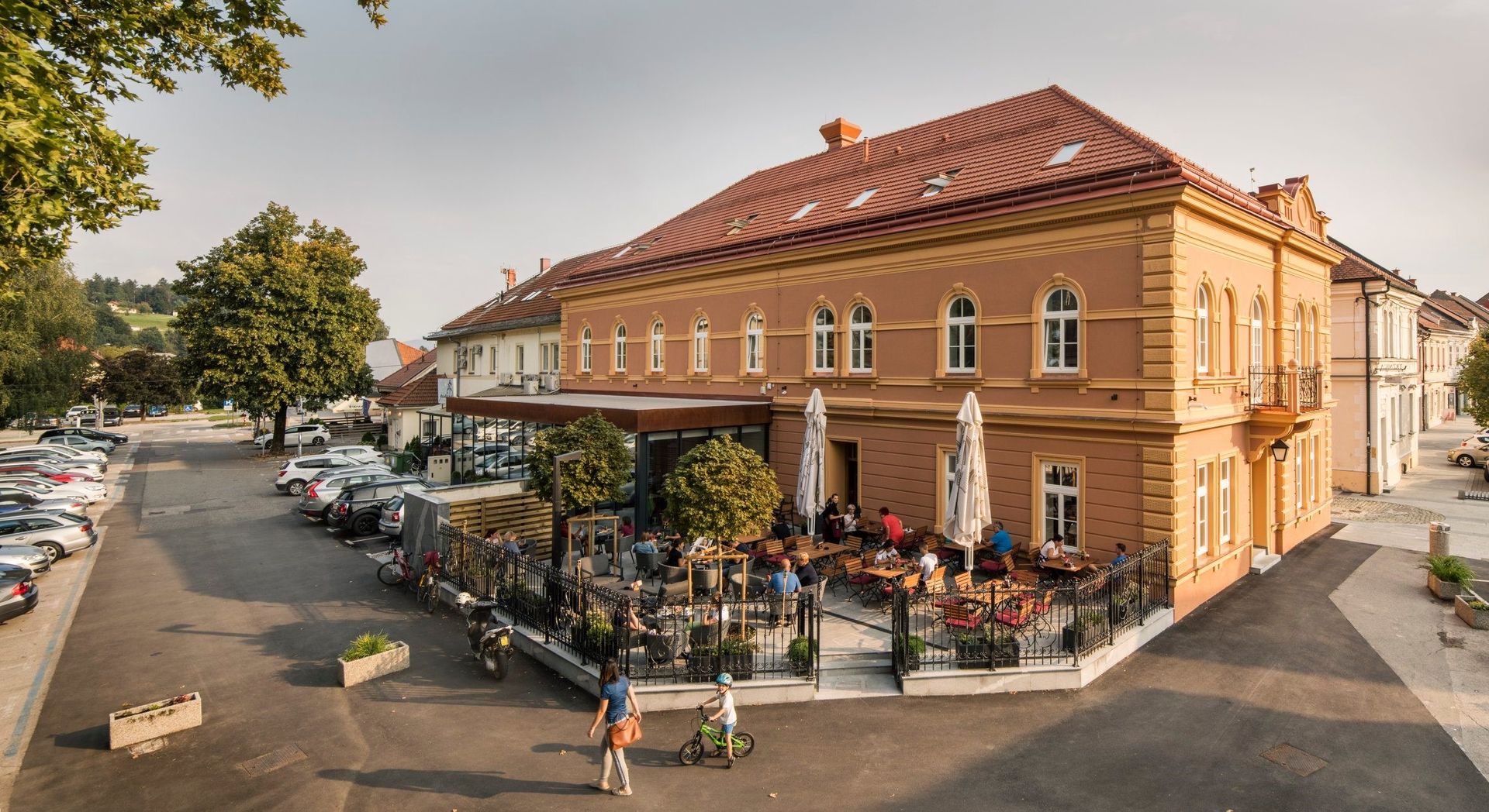 Slovo Hotela Vila Pohorje: Ko srce več ne more nadomestiti manjkajočih rok