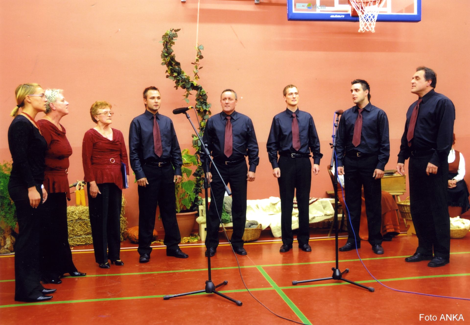 Iz domače hiše na oder: 50 let družine Breznik