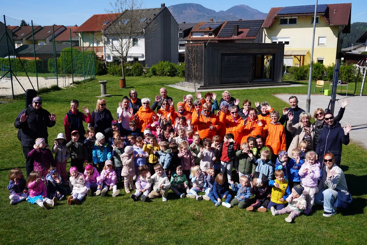 (FOTO) Vseslovensko petje s srci na Legnu združilo navihanost otrok in spomine starejših