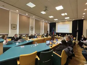 Občinski svet na Ravnah potrdil investicije v cestno infrastrukturo in sanacije