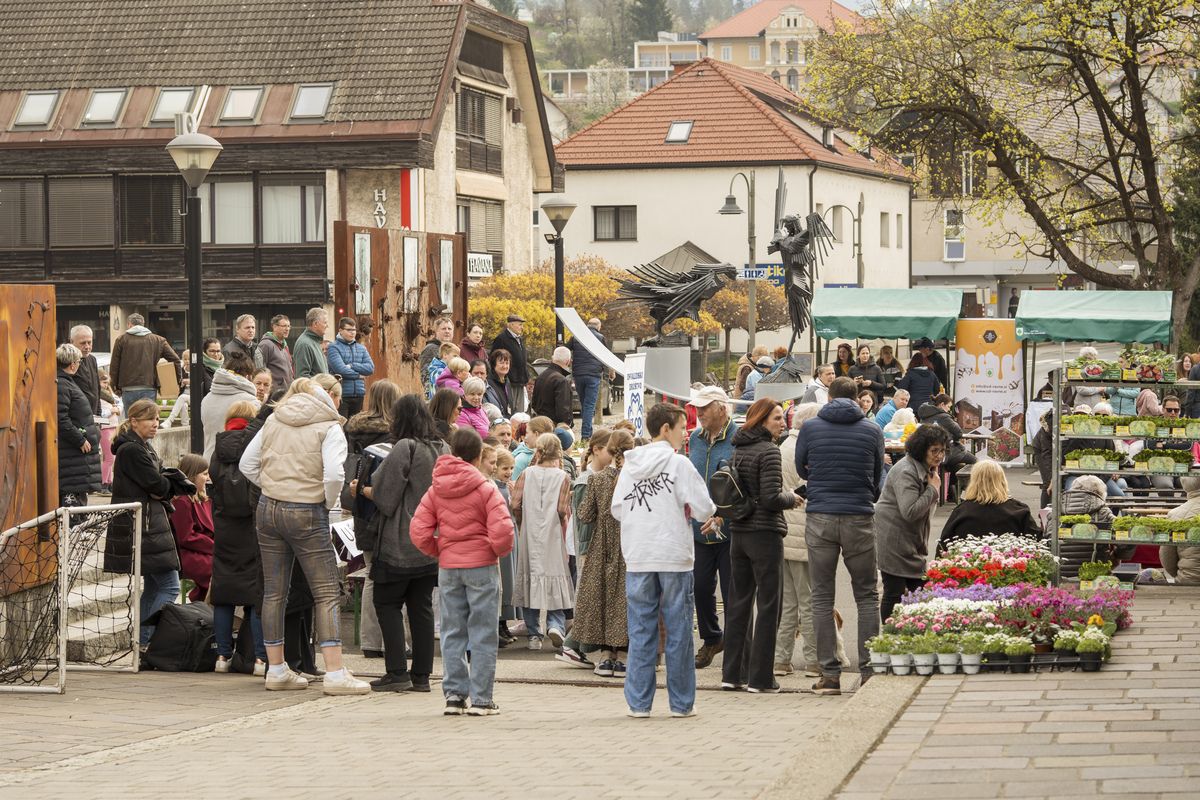 (FOTO) Na Ravnah 17. Dan za spremembe združil prostovoljce